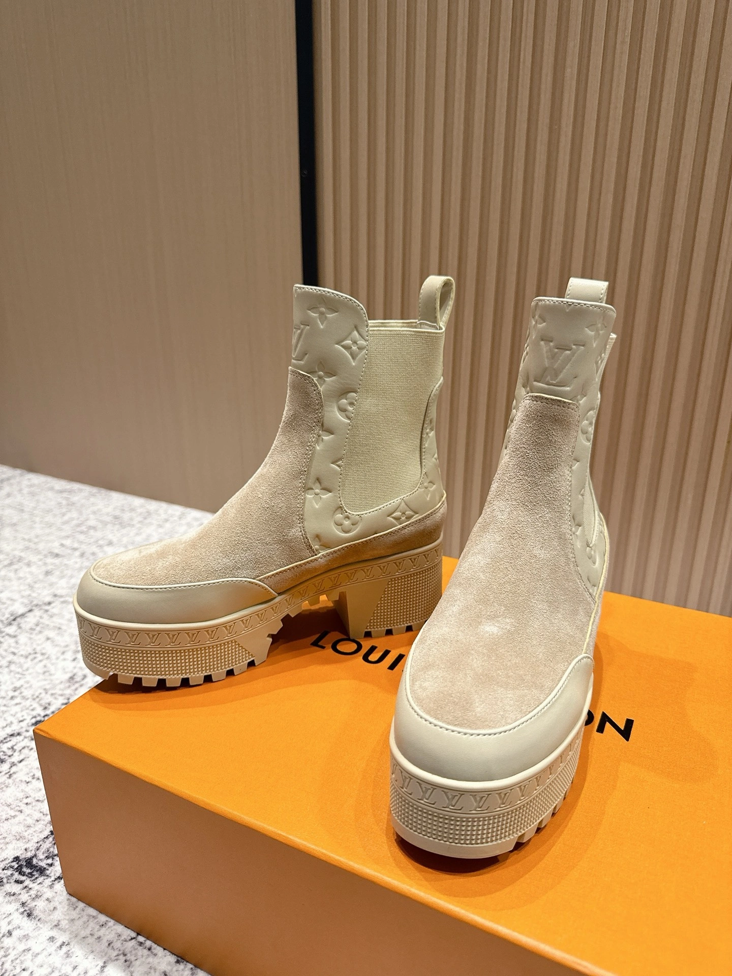 COCO-- 8V 1AC7WU cowhide Heel height ：7cm Waterproof：3.5cm item:E-X362J2908